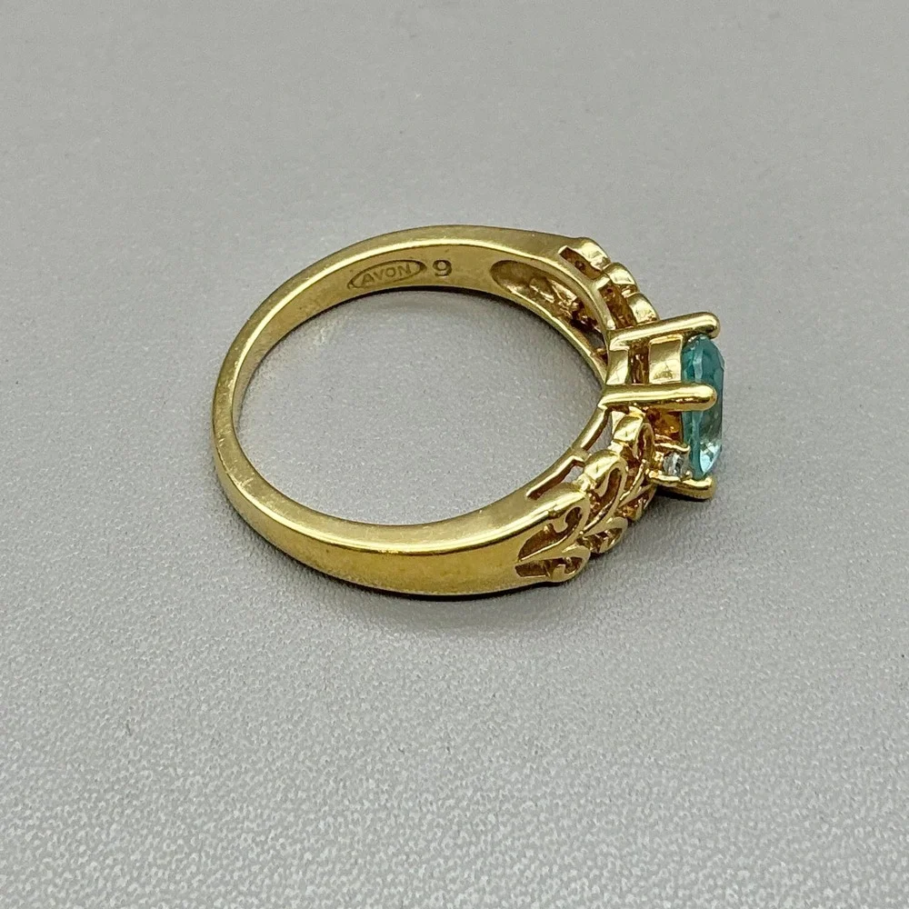 Vintage Avon Ring Gold Tone Blue Crystal Filigree Statement Ring Size 9
